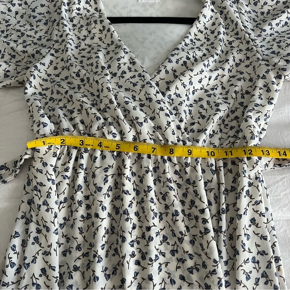 Sienna Sky Size Medium White Blue Floral Faux Wrap Short Sleeve Midi Dress - Picture 8 of 11
